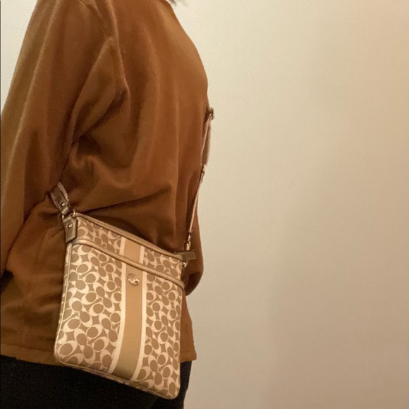 Small Vintage Coach Bag - Picture 2 of 7